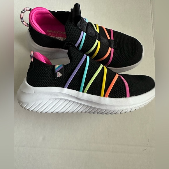 Skechers Kids Sneakers with Black Mesh and Rainbow Bands‎ - Picture 4 of 8